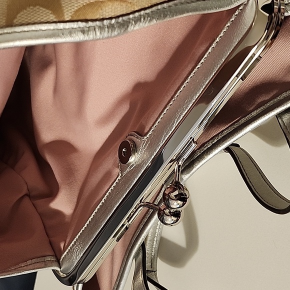 Coach - Picture 5 of 6